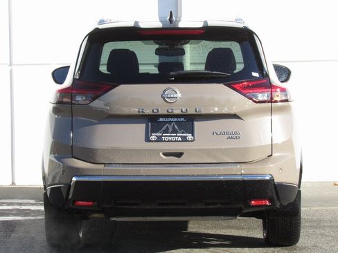 Used 2024 Nissan Rogue Platinum w/ Platinum Premium Package image 7