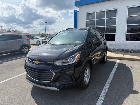 Used 2022 Chevrolet Trax LT w/ LT Convenience Package image 1
