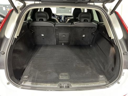 Used 2023 Volvo XC60 B5 Plus image 25