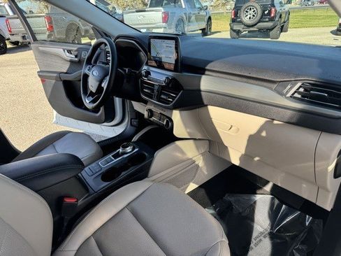 Certified 2022 Ford Escape Titanium w/ Class II Trailer Tow Package image 37