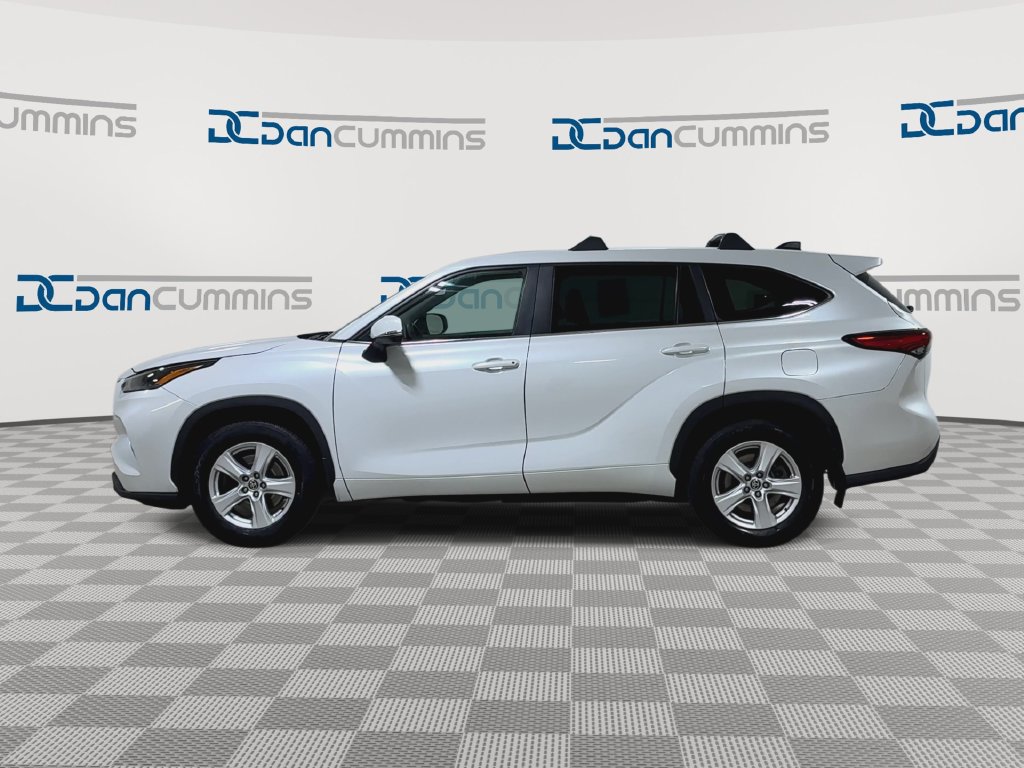 Used 2023 Toyota Highlander L FWD image 5