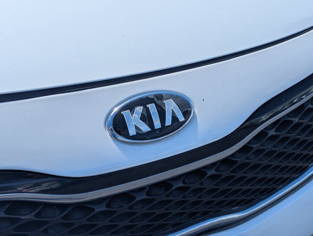 Used 2015 Kia Optima LX FWD image 11