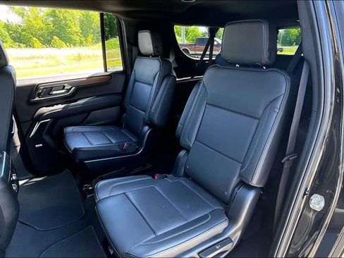 Used 2025 GMC Yukon XL Denali AWD/4WD image 22