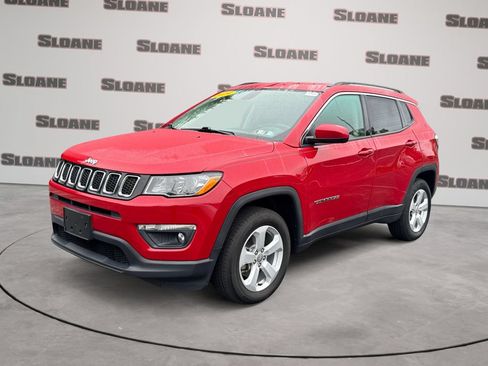 Used 2019 Jeep Compass Latitude w/ Cold Weather Group AWD/4WD image 1
