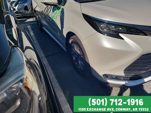 Used 2022 Toyota Sienna XLE w/ XLE Plus Package FWD image 4