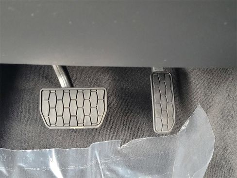 Used 2025 Land Rover Range Rover Velar S image 24