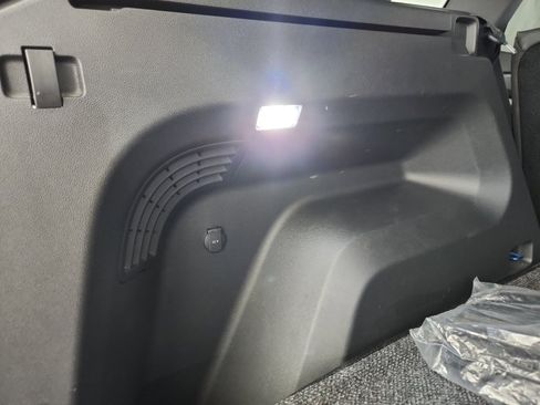 Certified 2024 Volkswagen Atlas Cross Sport SE w/ Panoramic Sunroof Package image 35