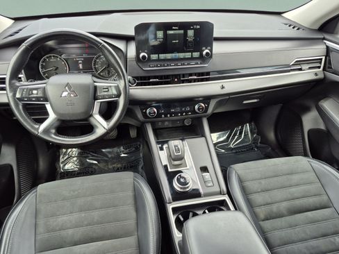 Used 2024 Mitsubishi Outlander SE FWD image 13