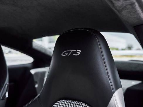 Used 2018 Porsche 911 GT3 RWD image 42