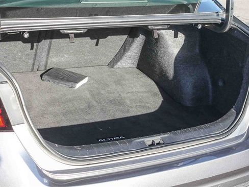 Used 2024 Nissan Altima 2.5 SV image 31