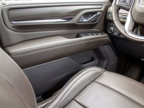 Used 2023 GMC Yukon Denali w/ LPO, Floor Liner Package image 19