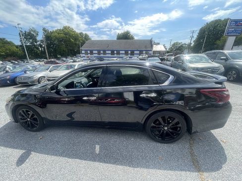 Used 2017 Nissan Altima 2.5 SR w/ Midnight Edition Package FWD image 8