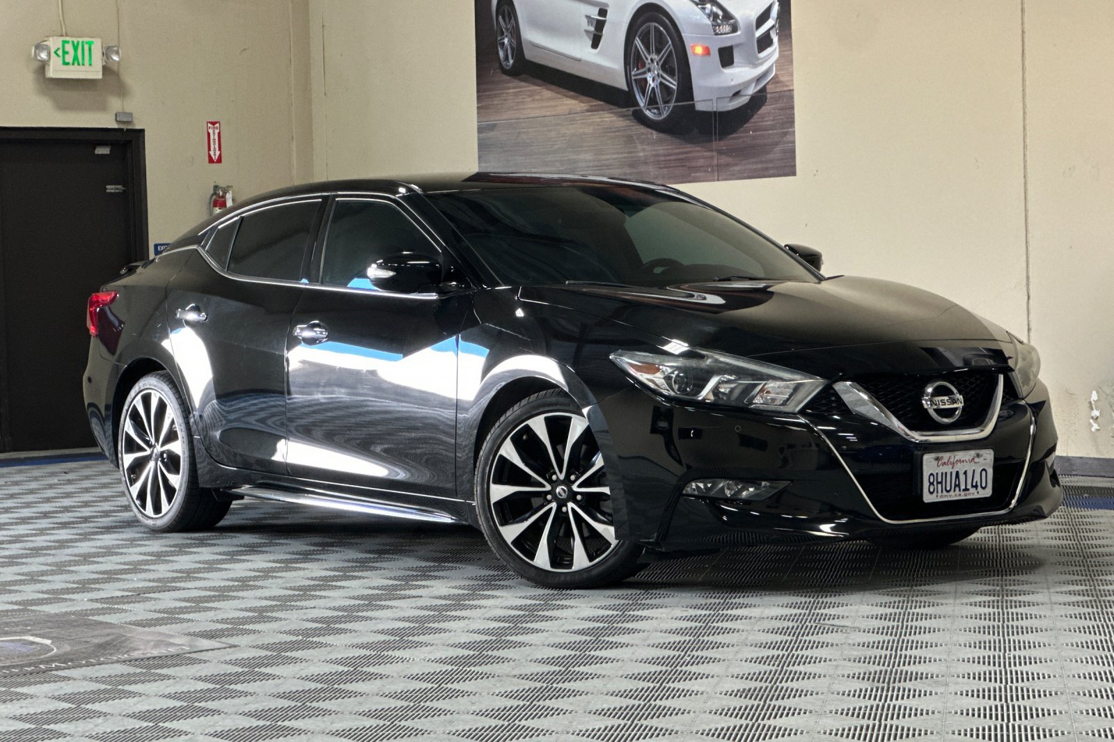 Used 2018 Nissan Maxima SR w/ Interior Lighting Package FWD image 2