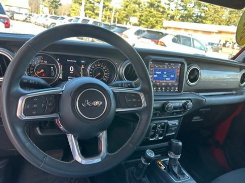 Used 2023 Jeep Gladiator Overland image 15