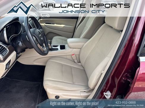 Used 2017 Jeep Grand Cherokee Laredo w/ Quick Order Package 23E AWD/4WD image 14