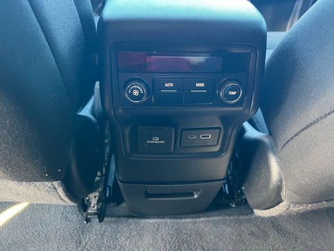 Used 2022 GMC Acadia SLE w/ Driver Convenience Package image 21