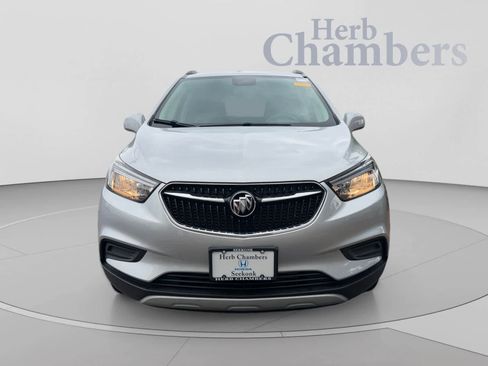 Used 2022 Buick Encore Preferred AWD/4WD image 2