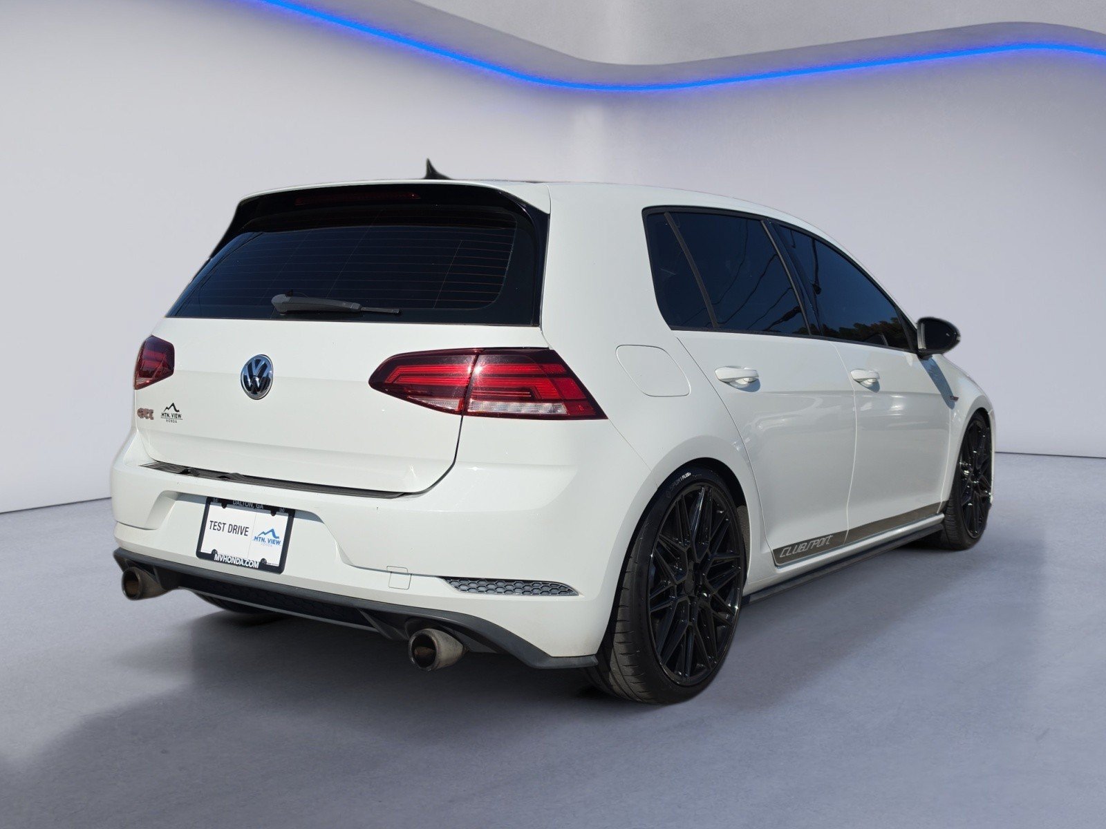 Used 2018 Volkswagen GTI SE FWD image 6