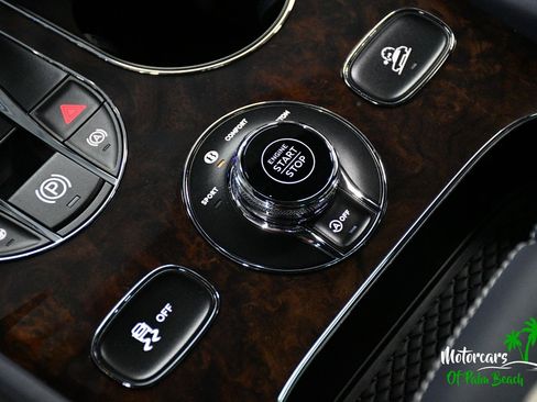 Used 2023 Bentley Bentayga AWD/4WD image 58