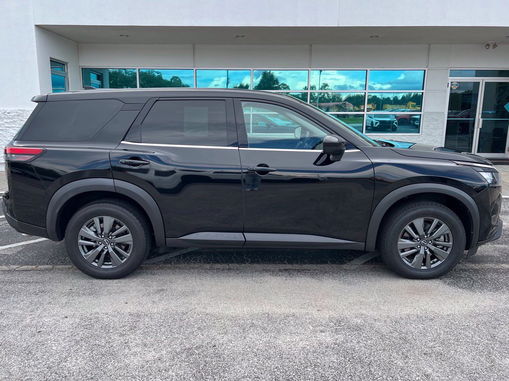 Used 2023 Nissan Pathfinder S FWD image 3