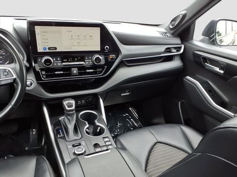 Used 2023 Toyota Highlander XSE image 14