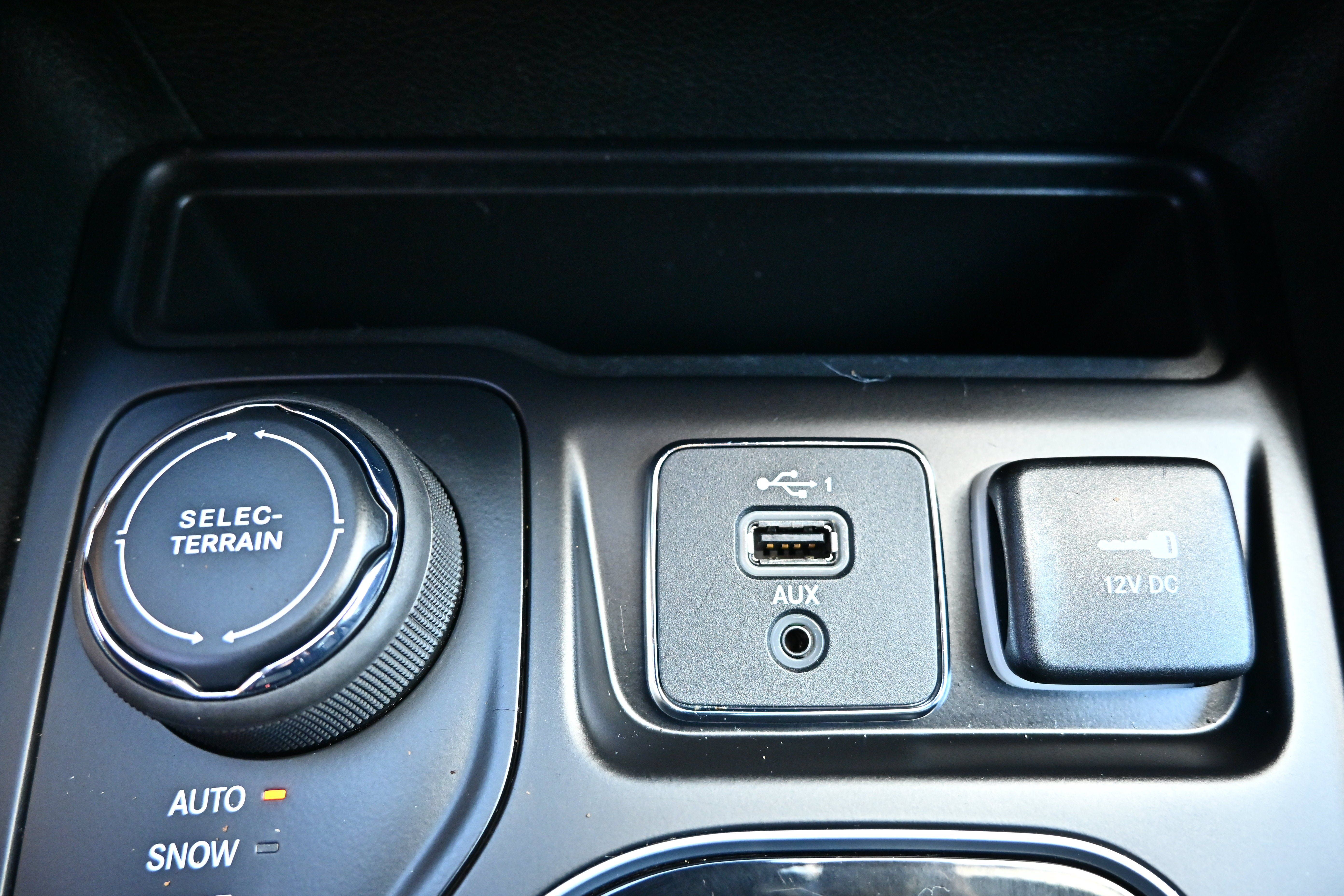 Used 2023 Jeep Cherokee Altitude Lux AWD/4WD image 25