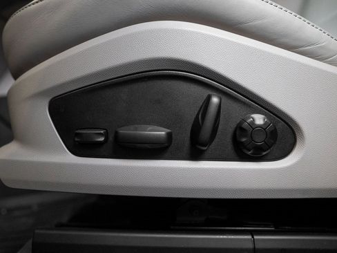 Used 2025 Porsche Macan Electric image 22