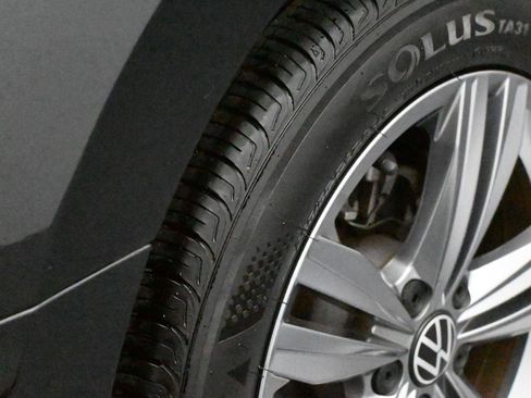 Used 2023 Volkswagen Jetta SE w/ Panoramic Sunroof Package image 13