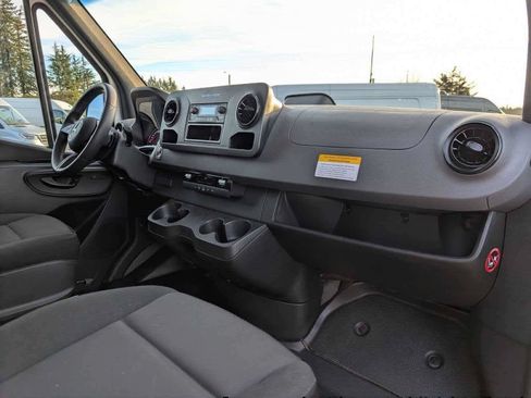 Used 2025 Mercedes-Benz Sprinter 2500 image 13
