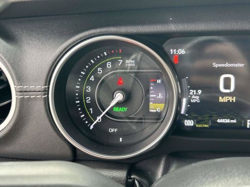 Used 2023 Jeep Wrangler Unlimited Sahara w/ Cold Weather Group AWD/4WD image 23