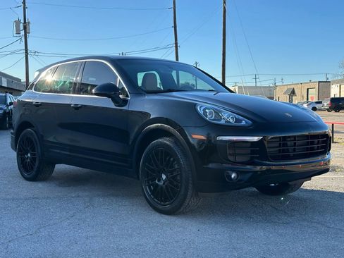 Used 2018 Porsche Cayenne Platinum Edition image 9