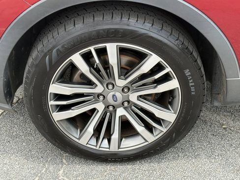 Used 2018 Ford Explorer Platinum AWD/4WD image 12