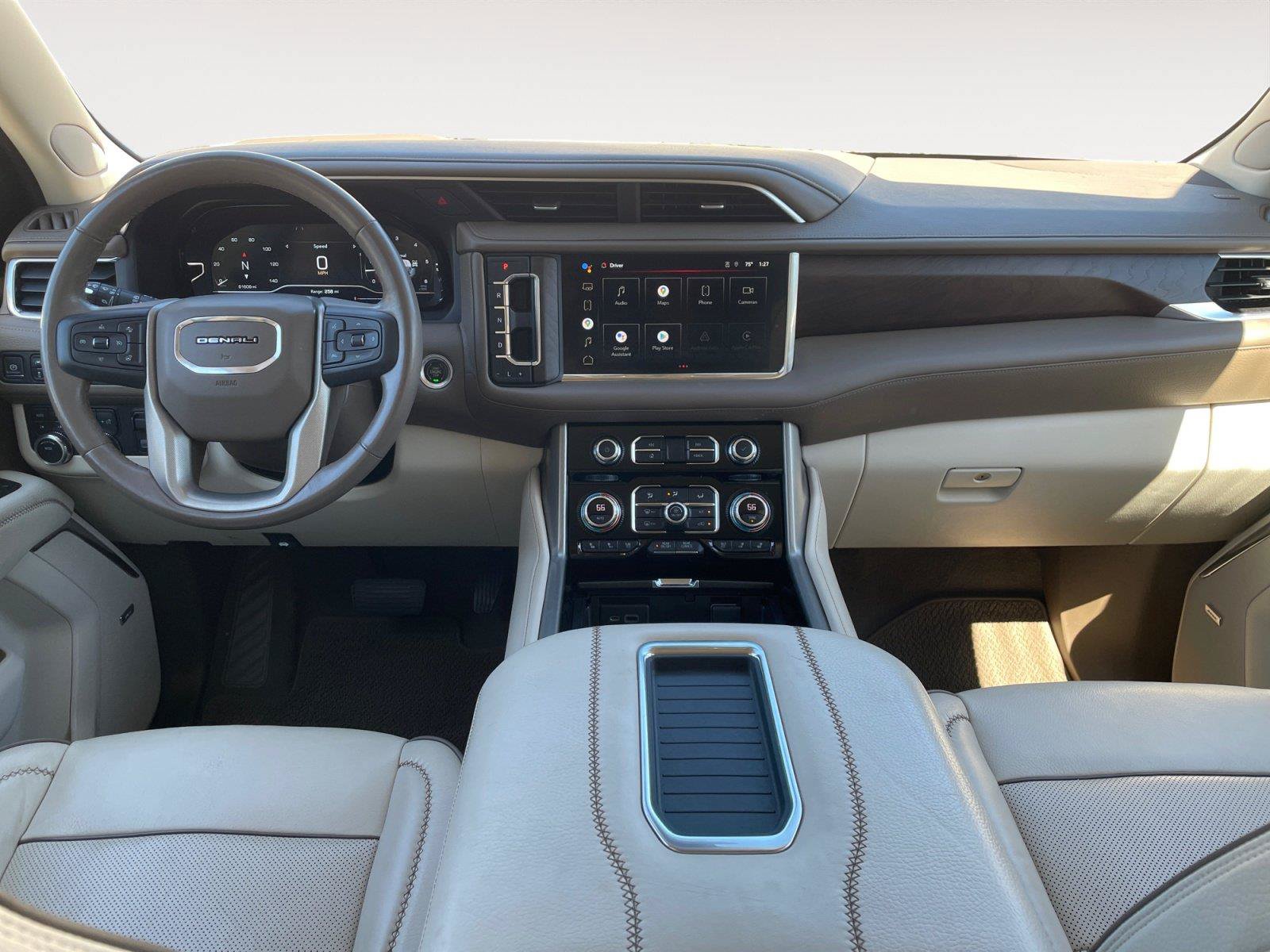 Used 2022 GMC Yukon XL Denali w/ Denali Premium Package AWD/4WD image 10