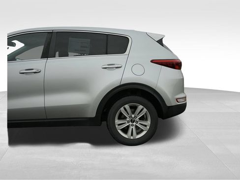 Used 2018 Kia Sportage LX AWD/4WD image 4