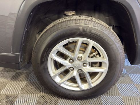 Used 2021 Jeep Grand Cherokee L Laredo w/ Luxury Tech Group I image 15