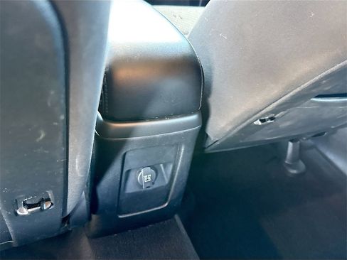 Used 2020 Dodge Journey SE w/ SE Popular Equipment Group image 27