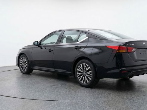 Used 2025 Nissan Altima 2.5 SV image 6