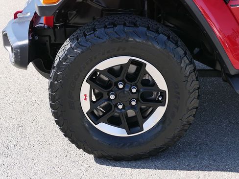 Used 2021 Jeep Wrangler Unlimited Rubicon AWD/4WD image 9