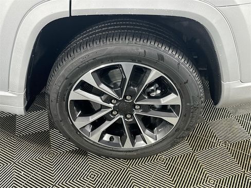 New 2025 Jeep Grand Cherokee L Overland w/ Luxury Tech Group IV image 17