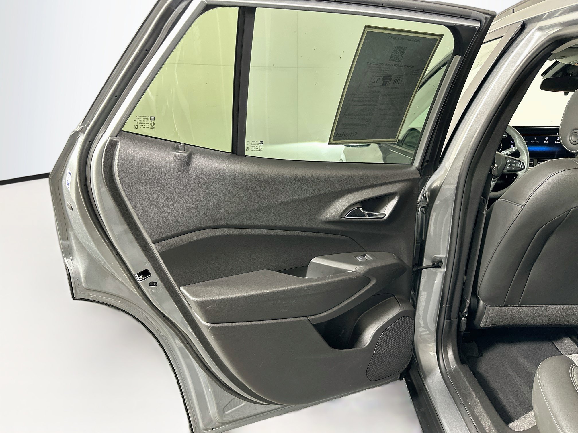 Used 2025 Chevrolet Trax LT FWD image 25
