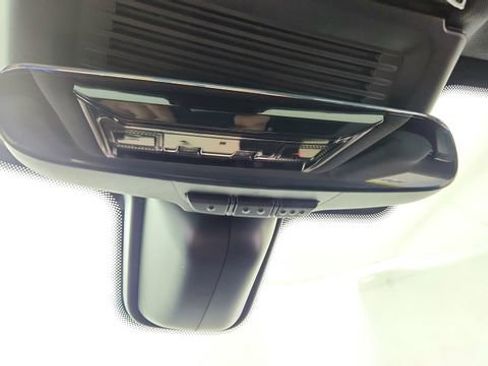 Used 2025 Land Rover Range Rover SE image 53