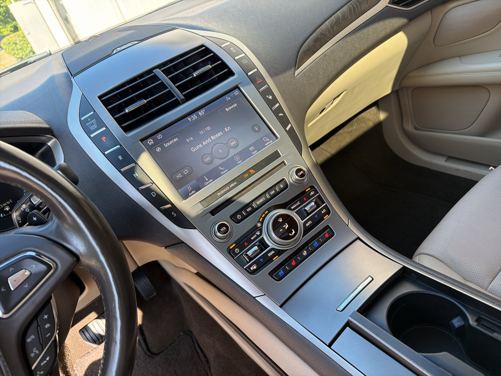 Used 2020 Lincoln MKZ Reserve w/ Elements Package AWD/4WD image 16