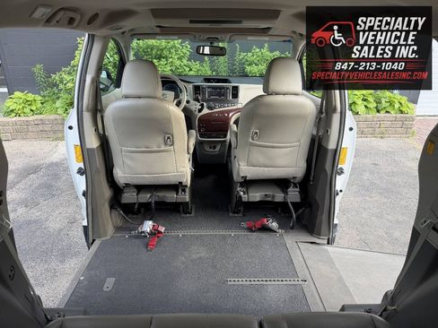 Used 2013 Toyota Sienna XLE w/ Premium Pkg FWD image 22
