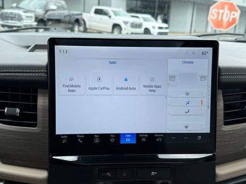 Used 2024 Ford Expedition Limited image 17