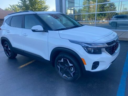 Used 2024 Kia Seltos EX AWD/4WD image 3