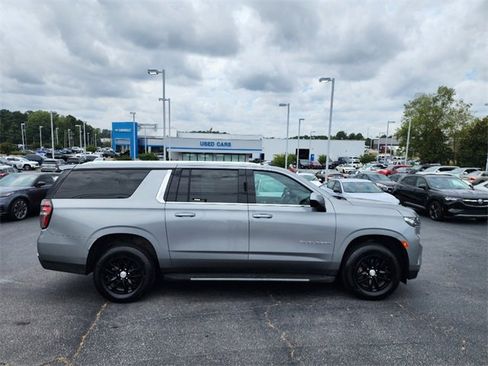 Used 2023 Chevrolet Suburban LT image 8