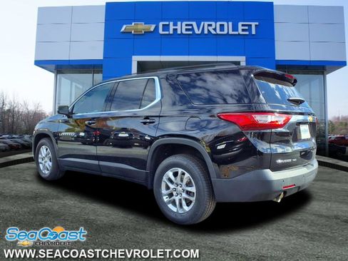 Certified 2021 Chevrolet Traverse LT image 3