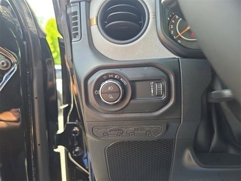 New 2025 Jeep Gladiator Sport image 14