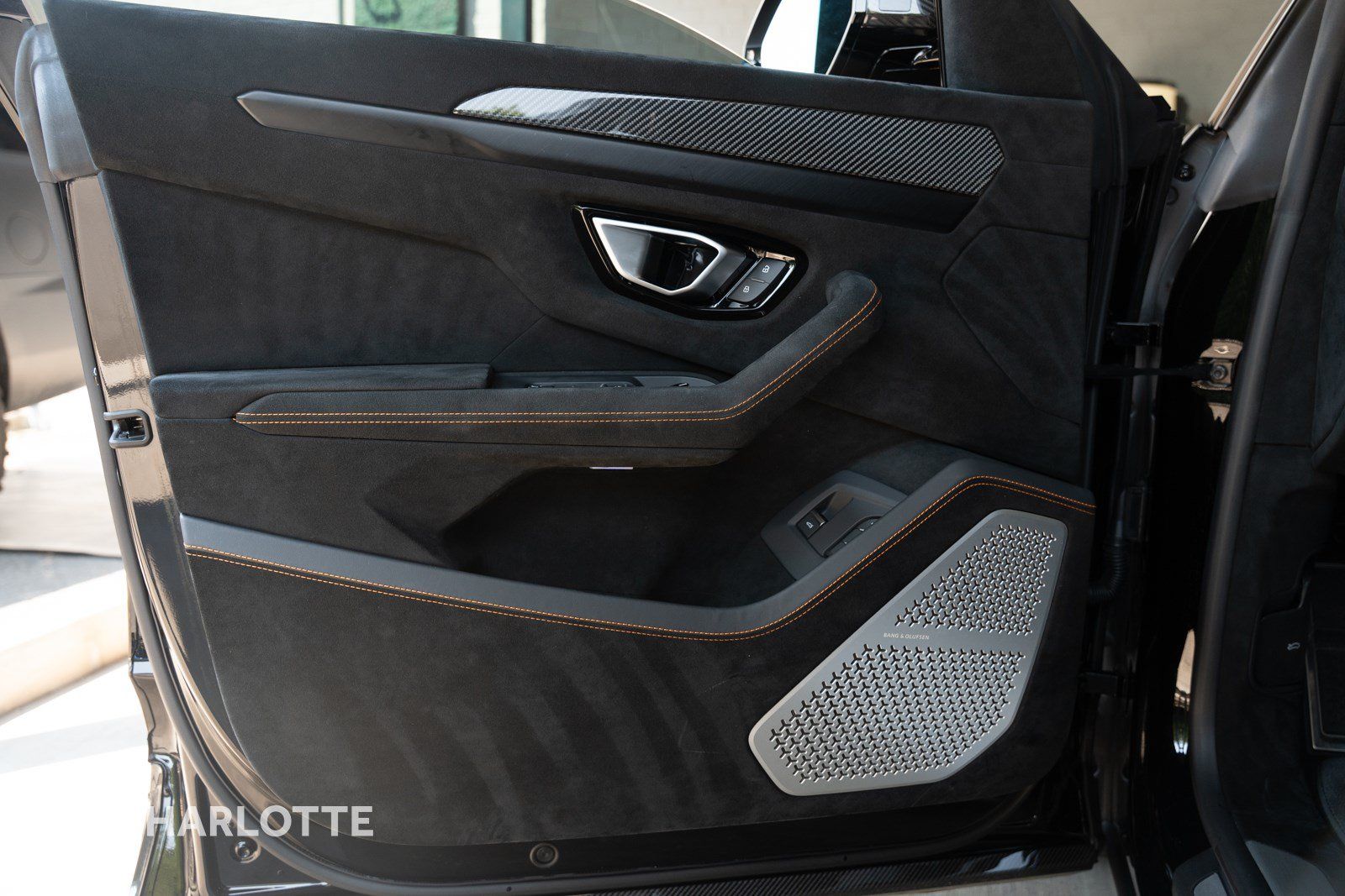 Used 2023 Lamborghini Urus Performante AWD/4WD image 19
