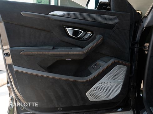 Used 2023 Lamborghini Urus Performante AWD/4WD image 19